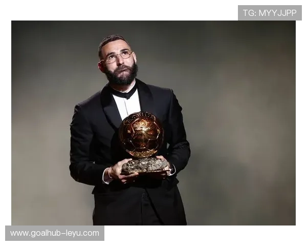 本泽马荣膺金球奖：法国前锋的辉煌时刻